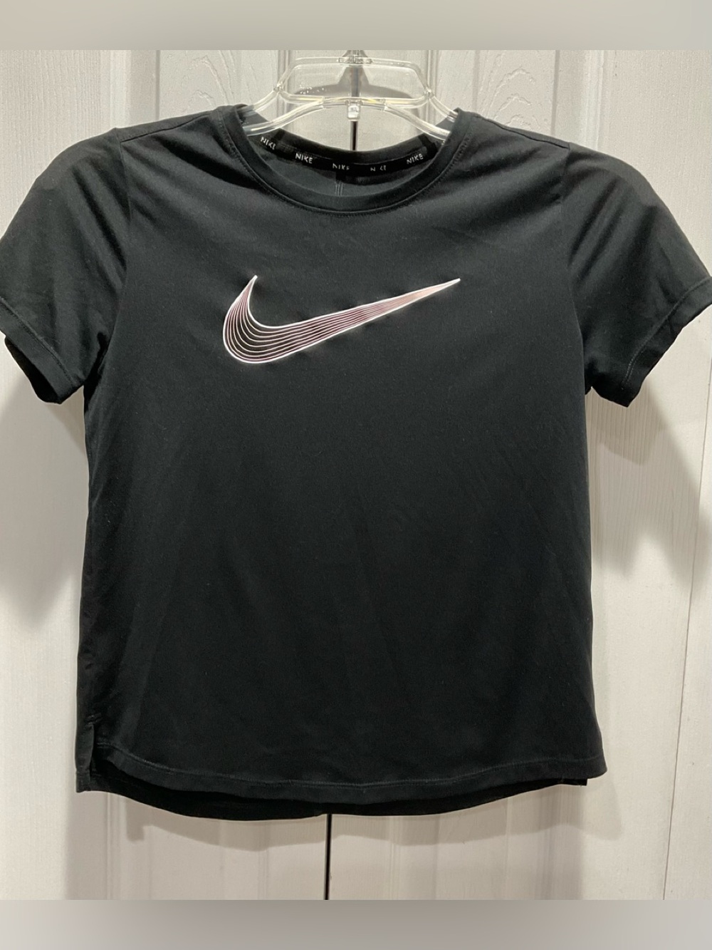 🍏🍏 NIKE Dri-Fit Kid’s Black Thin Silky Polyester Shirt, Size L